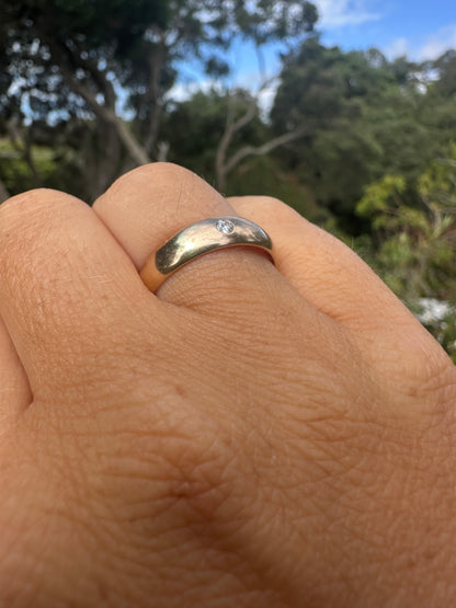 Vintage 14ct gold band with Flush set Diamond