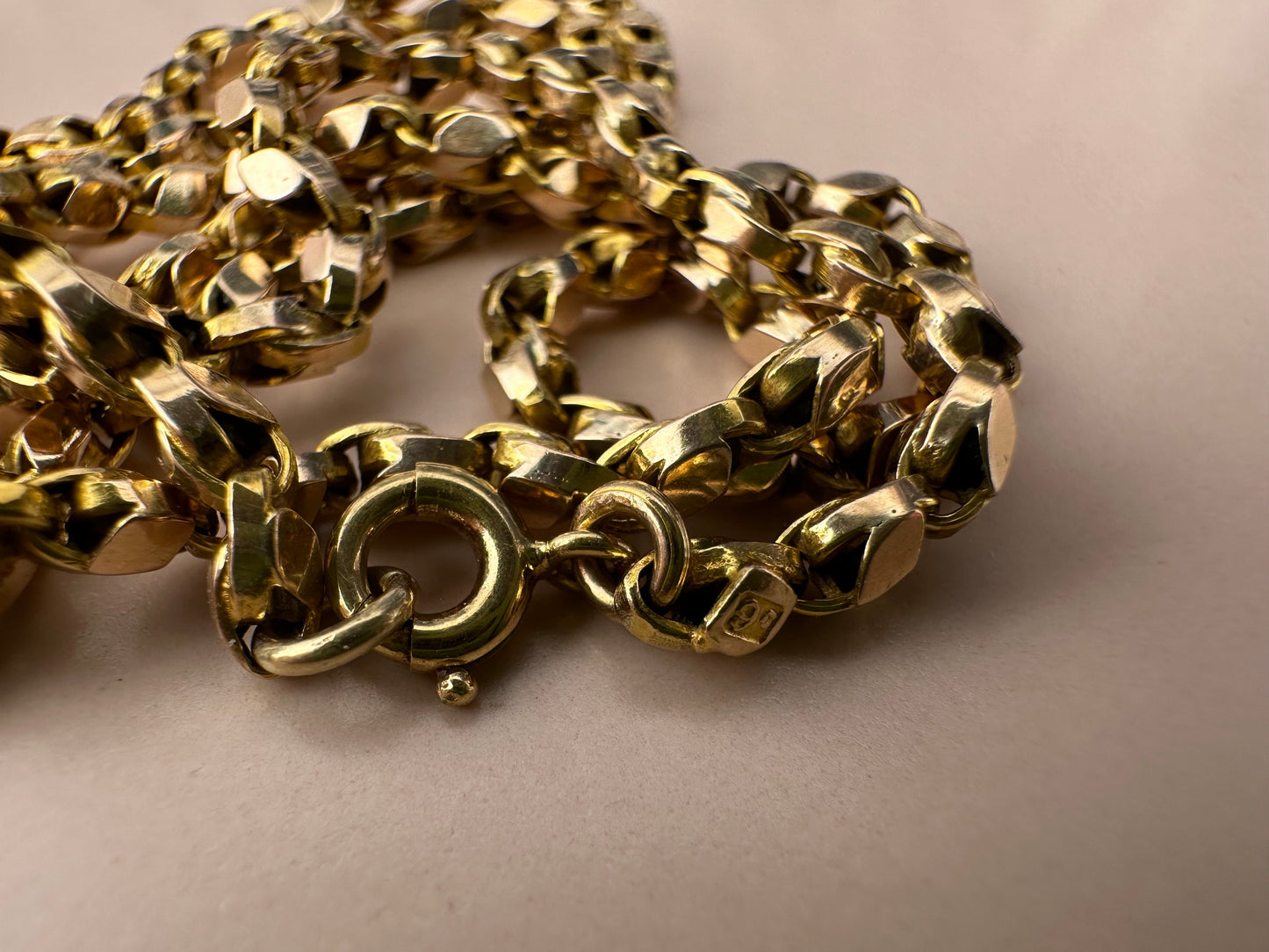 Antique 9ct Yellow gold Flat Faceted tulip chain with bolt clasp