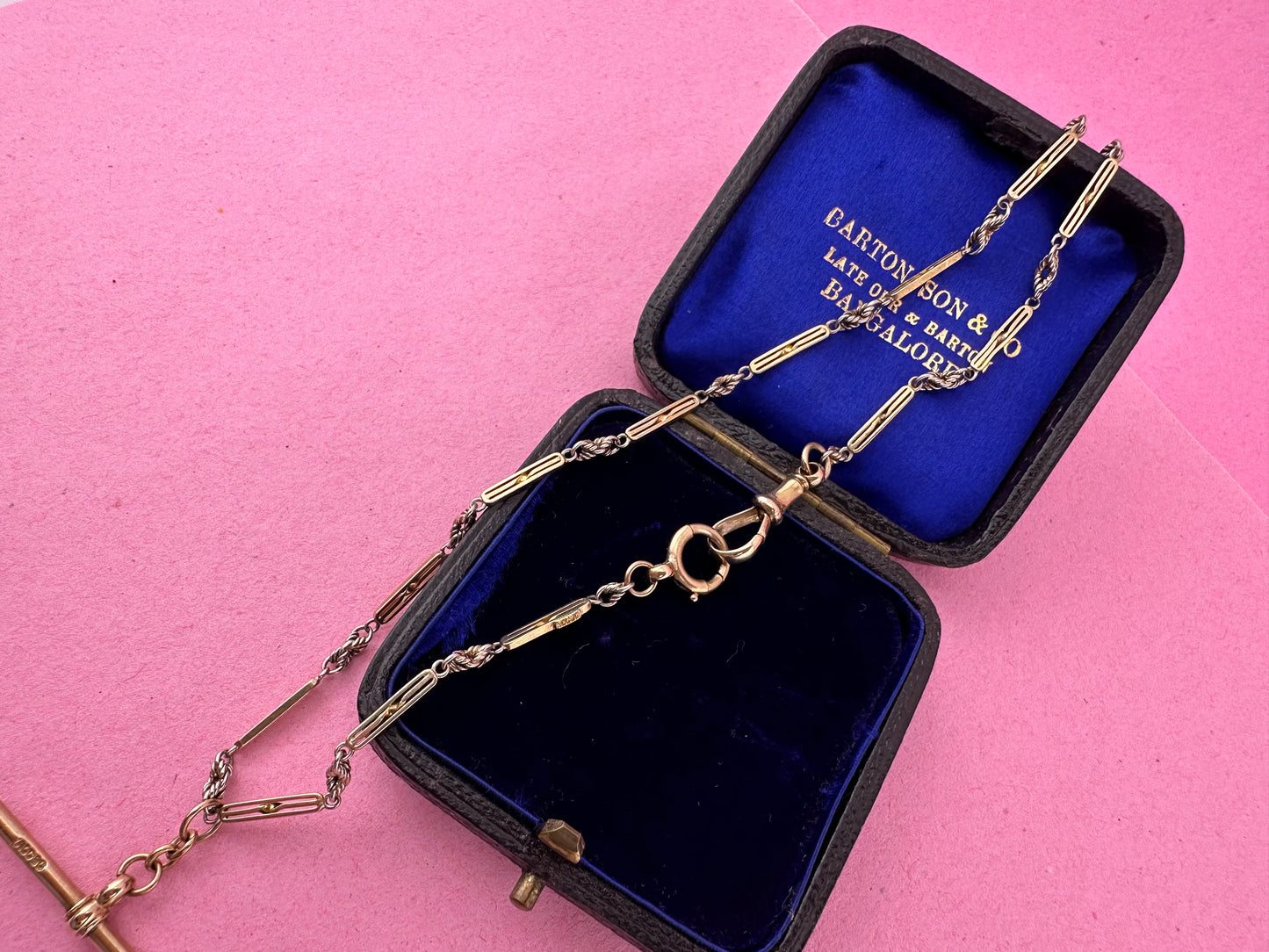Antique 9ct bi-colour bar and lovers knot Albert chain with floating t-bar, dog clip and bolt clasp