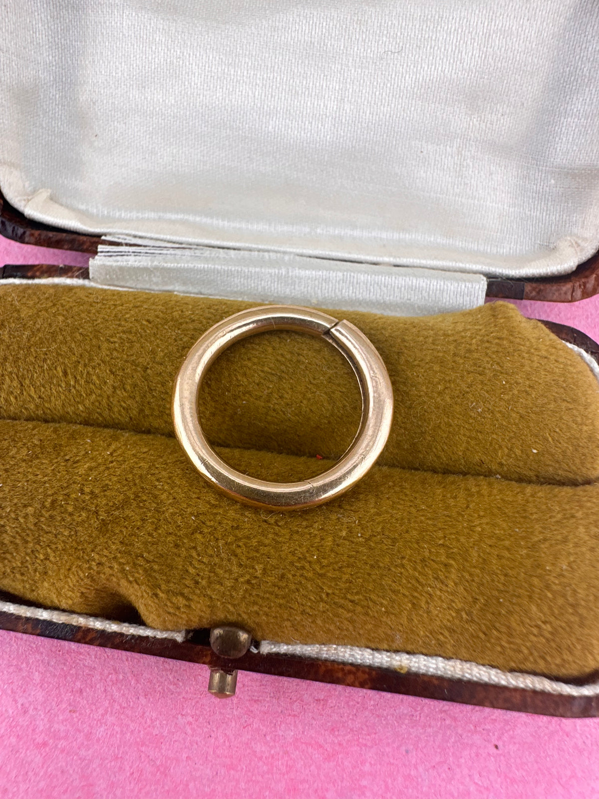 9ct yellow gold chunky plain split ring