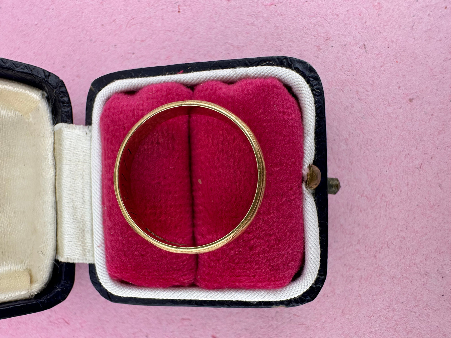 Vintage 18ct Gold patterned band