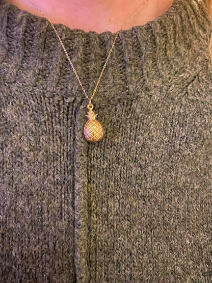 9ct gold Pineapple charm