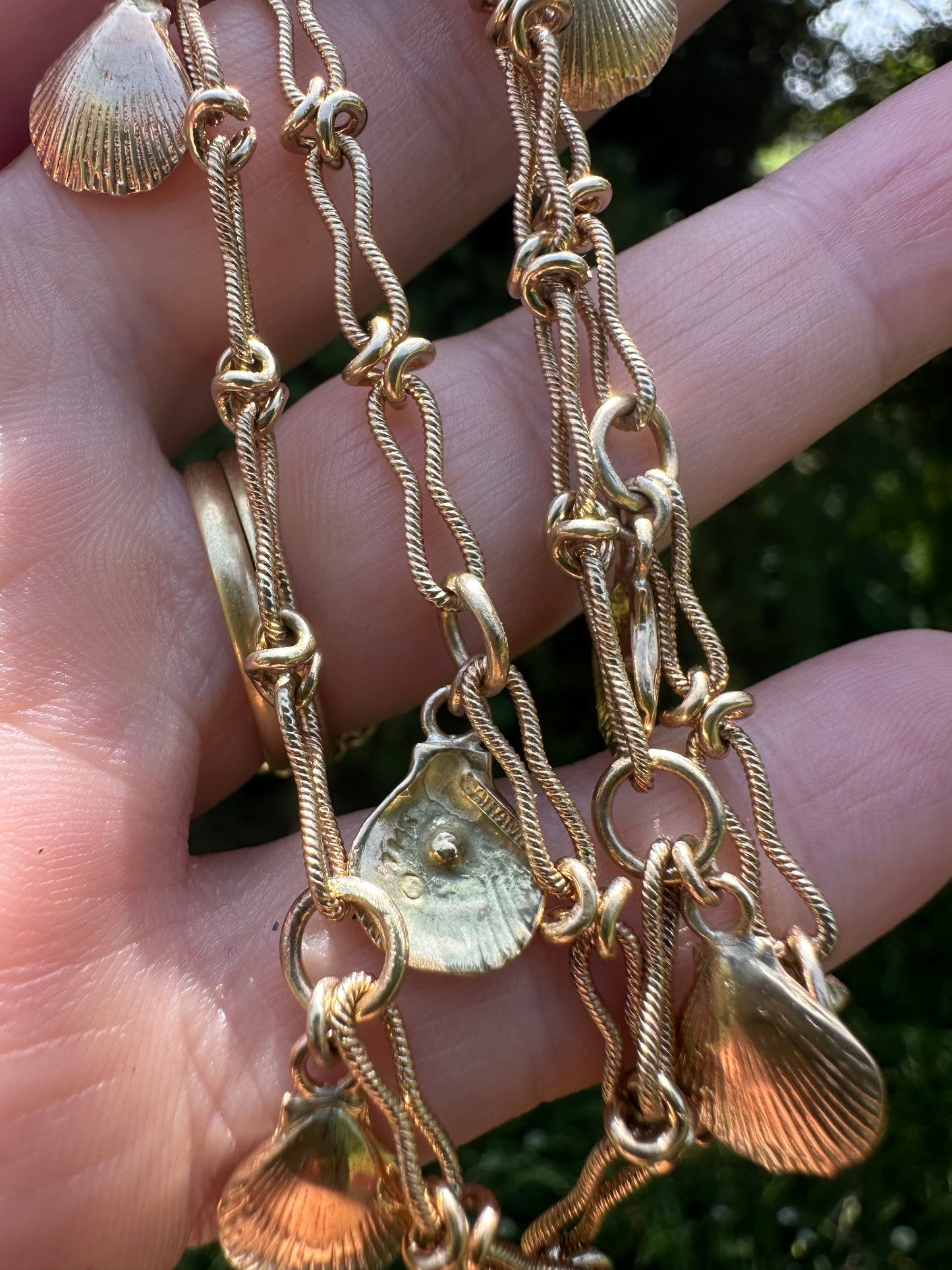 Vintage 9ct Gold Infinity Link chain with 14ct Shells
