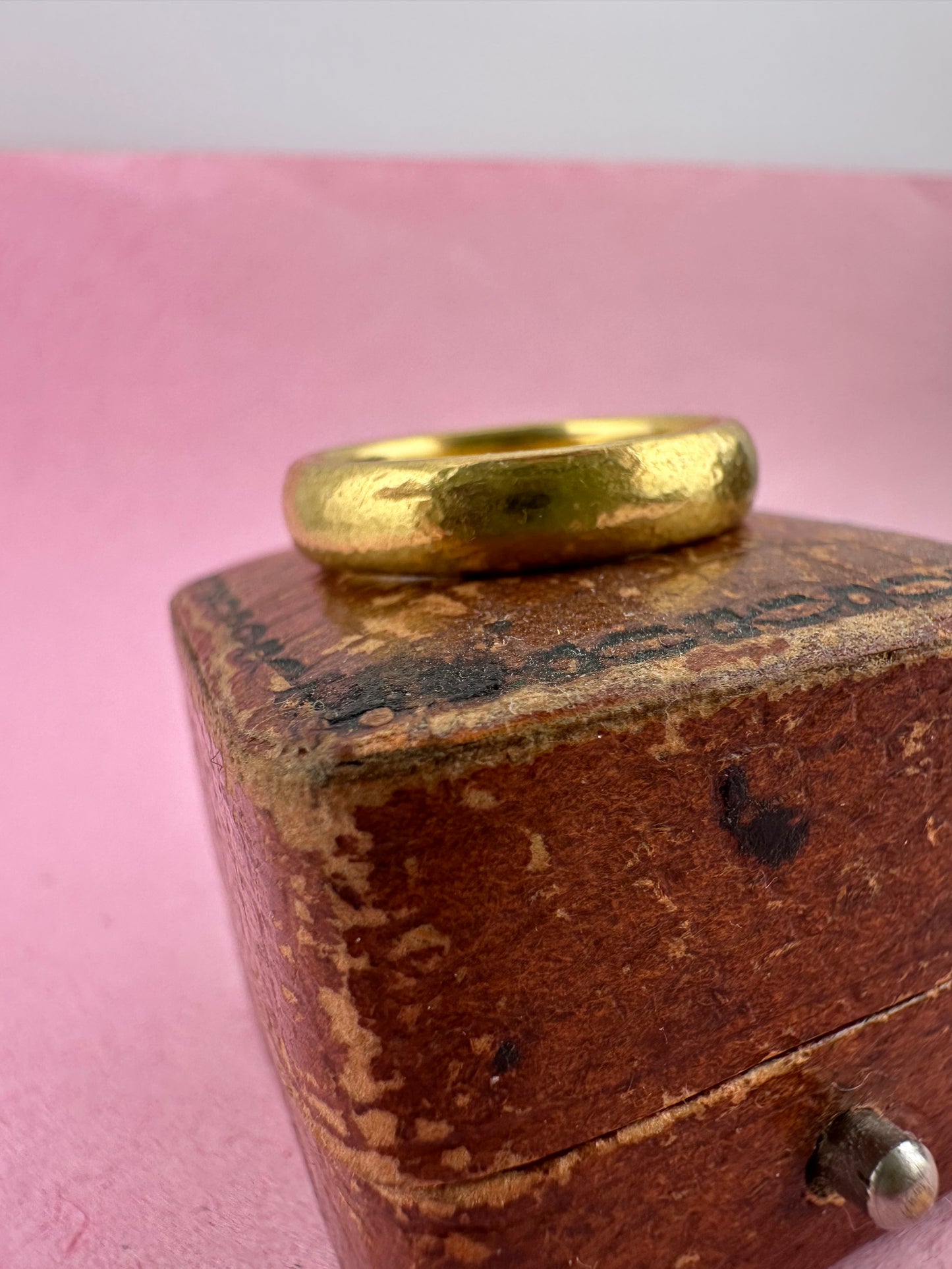 Antique 22ct Gold Hammered texture band