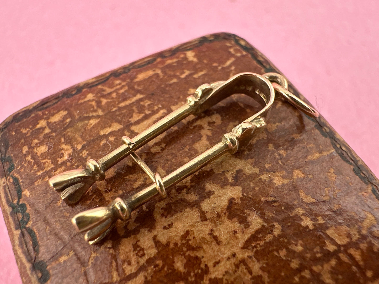 Vintage 9ct Gold Tongs charm
