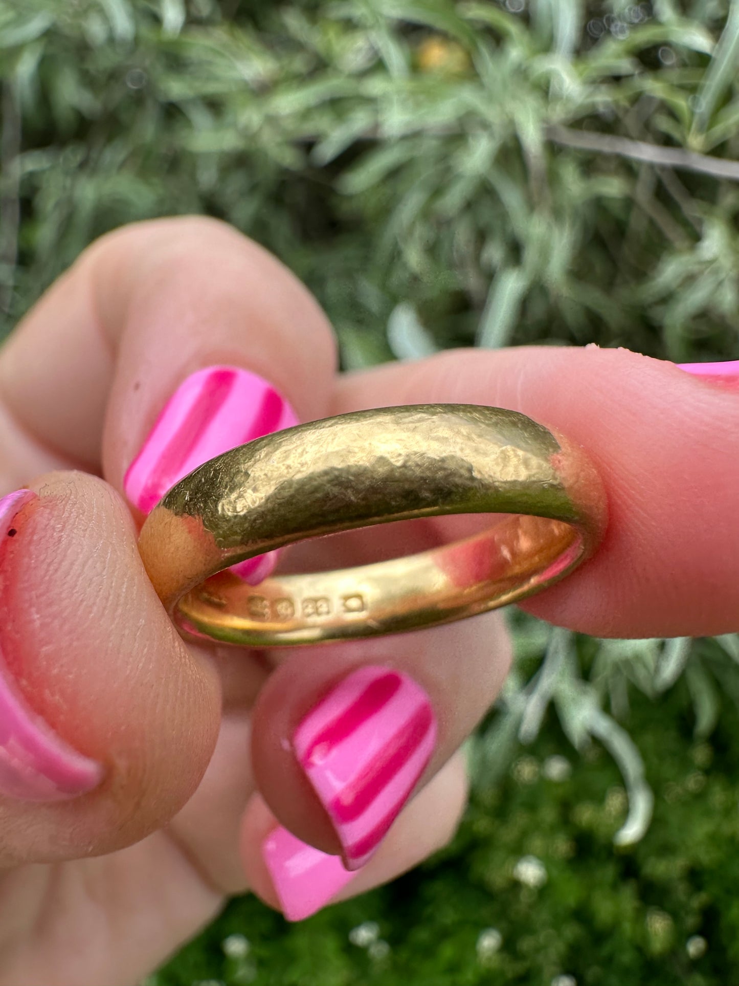 Antique 22ct Gold Hammered texture band