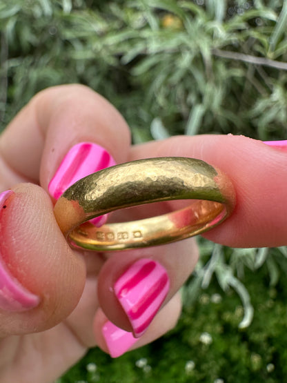 Antique 22ct Gold Hammered texture band