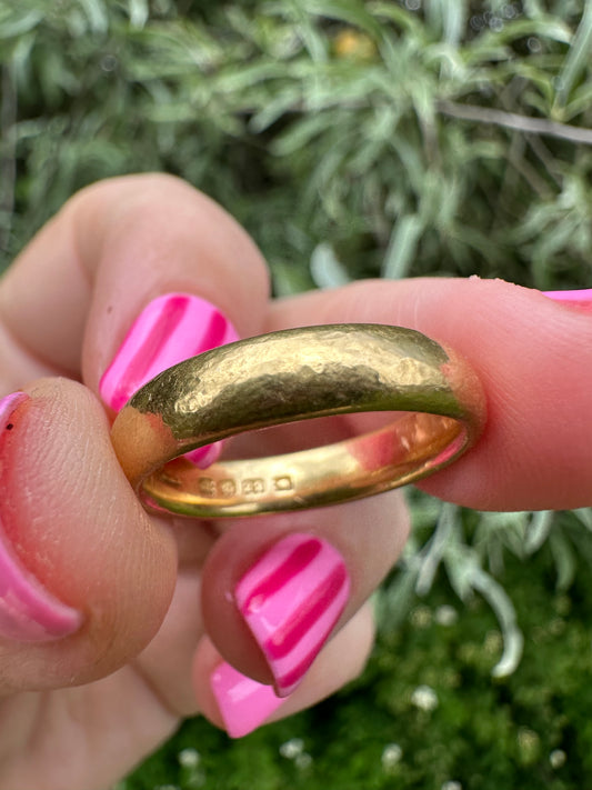 Antique 22ct Gold Hammered texture band