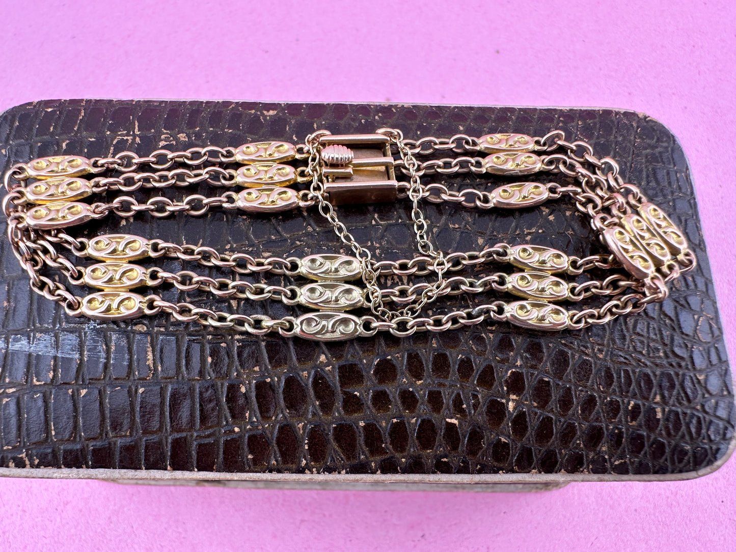 10ct Gold Oval and cable link bracelet