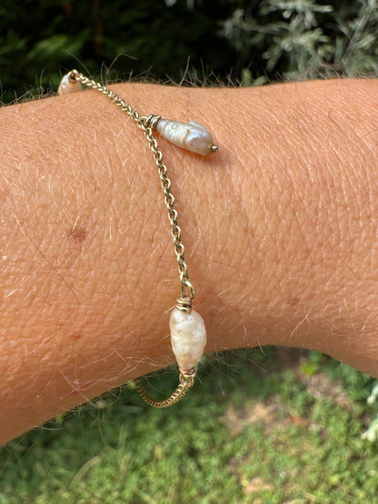 14ct Rice Pearl Bracelet with 9ct bolt clasp
