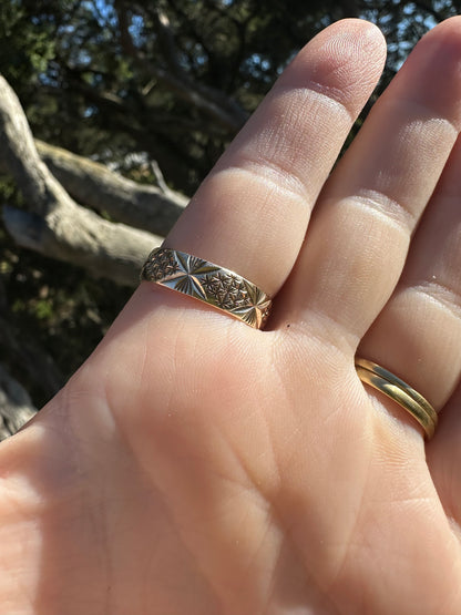 Vintage 9ct Gold Star Patterned band