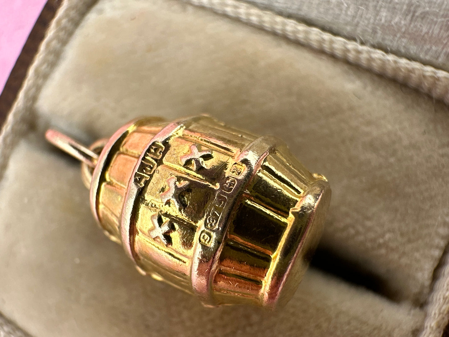 Vintage 9ct Moonshine Barrel charm