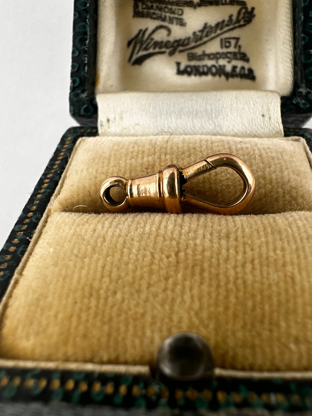 Antique 9ct Peachy gold dog clip