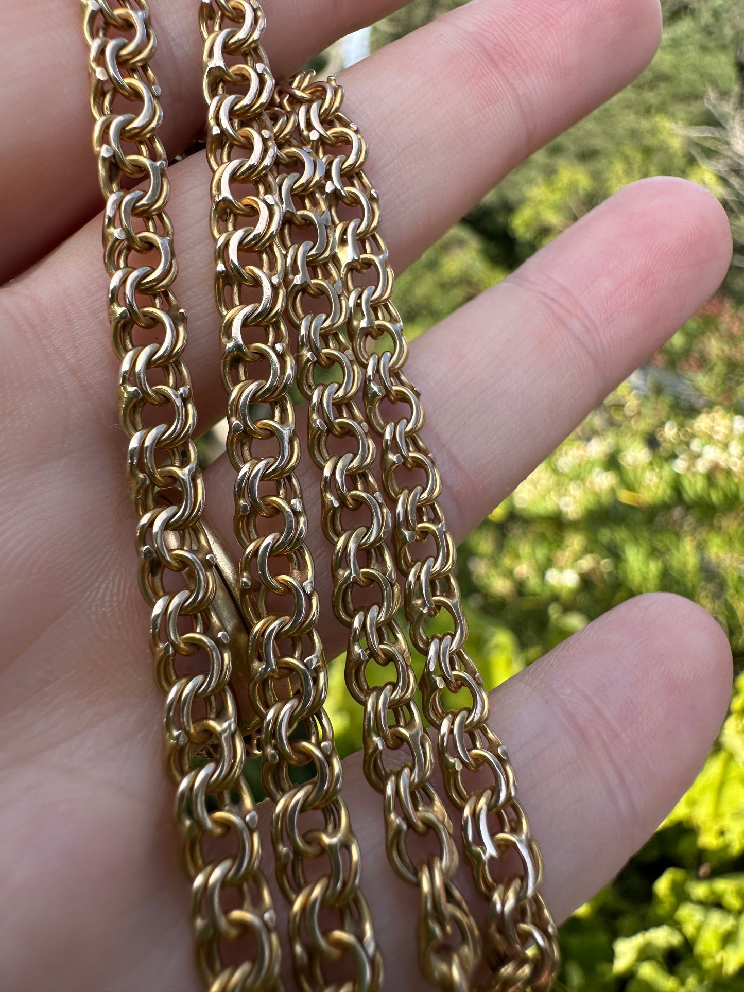 Vintage 9ct yellow Gold figure of 8 chain