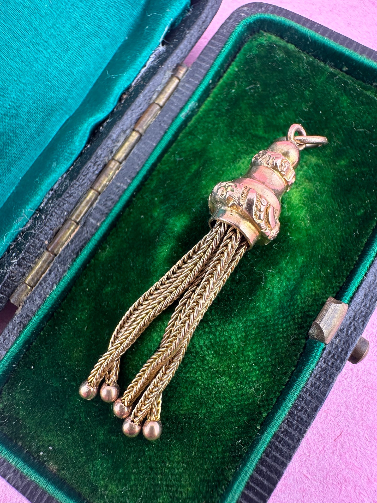 Antique 9ct Gold Tassel pendant