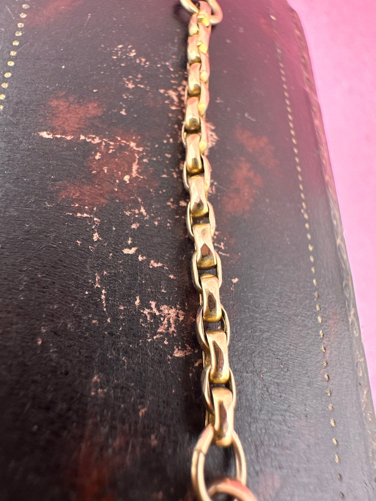 Antique 9ct peachy faceted Oval belcher extender with flat edged dog clip