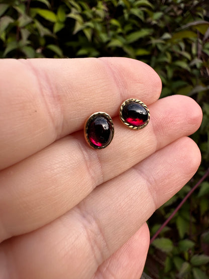 9ct Garnet Stud earrings