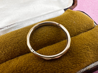 Antique 9ct Rose Gold faceted & engraved split ring