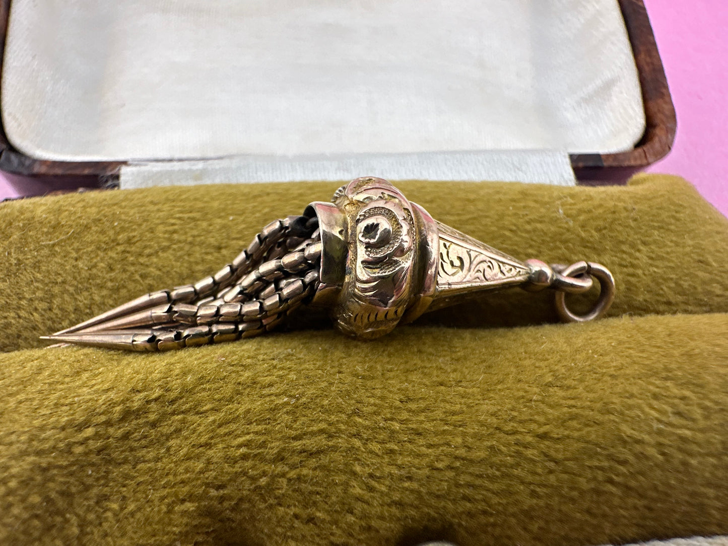 Antique 9ct Gold Tassel pendant