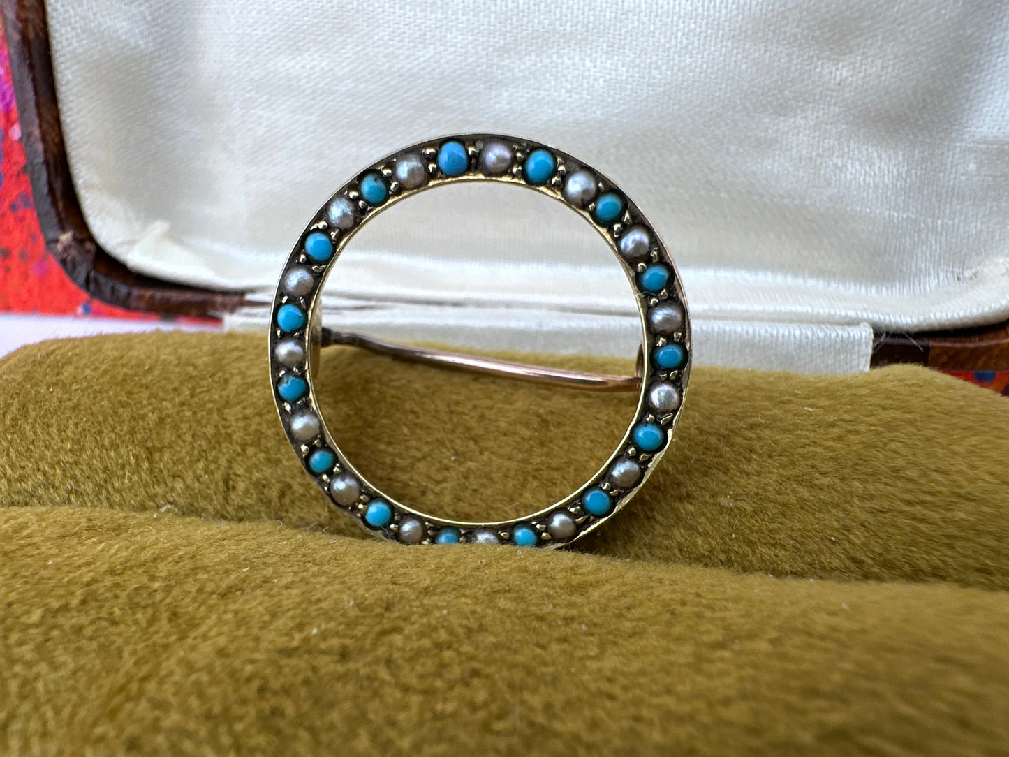 Antique 15ct Gold Turquoise and Pearl circle brooch