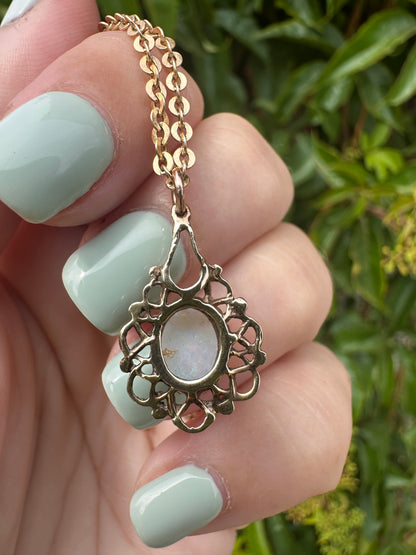 Vintage 9ct Gold Opal pendant