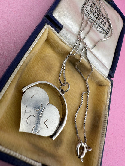 Sterling silver heart shaped ‘I Love you’ spinner