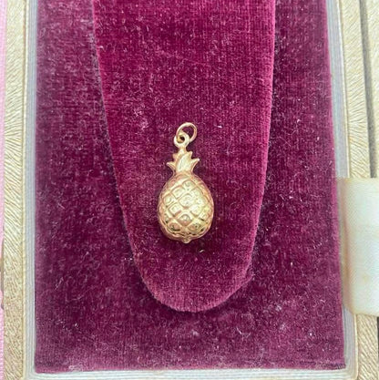 9ct gold Pineapple charm