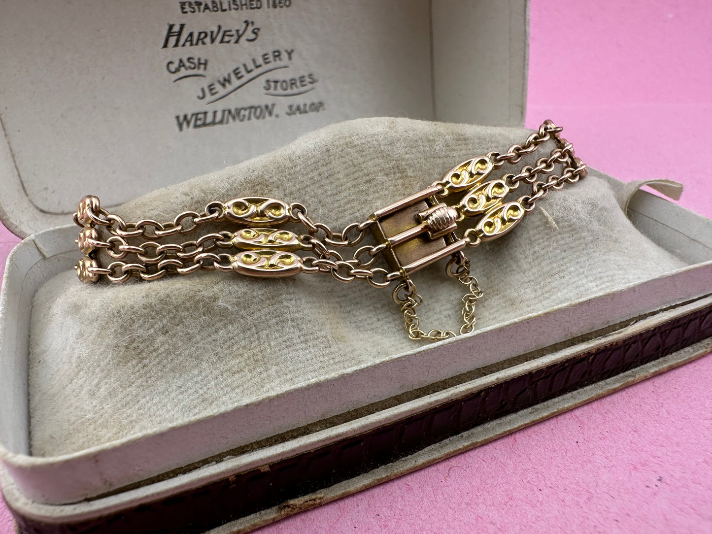 10ct Gold Oval and cable link bracelet