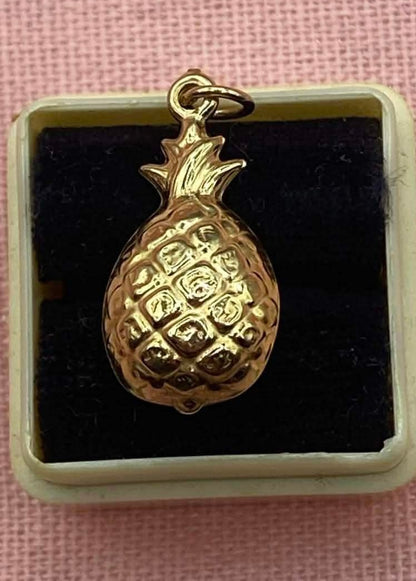 9ct gold Pineapple charm