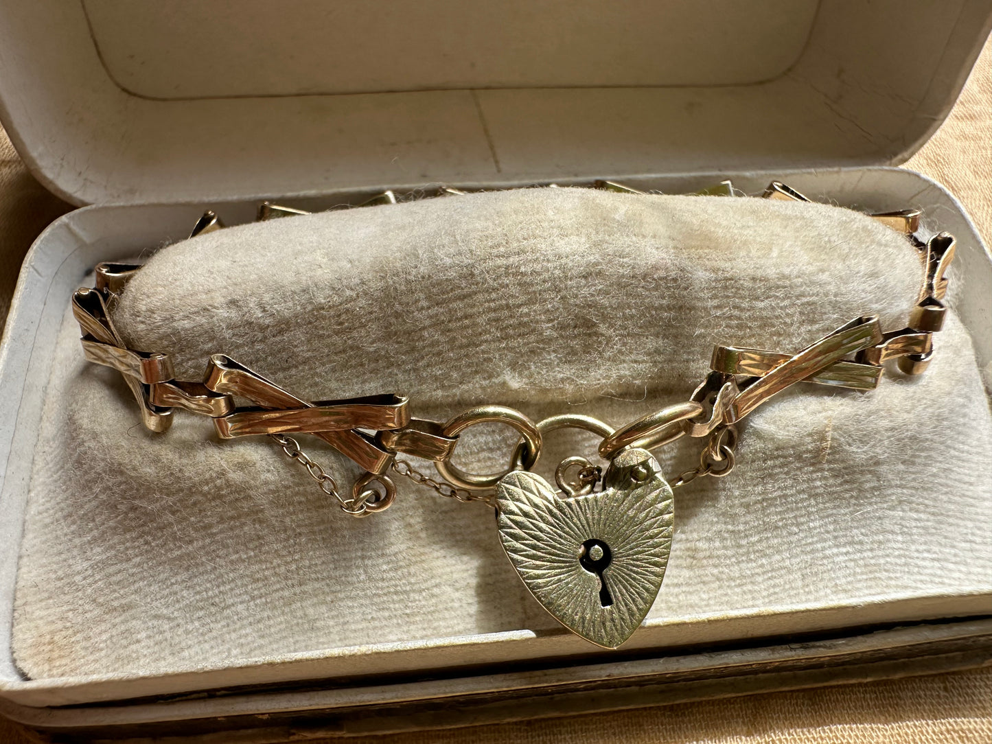 Vintage X ‘Kiss’ Gate Bracelet with patterned heart padlock