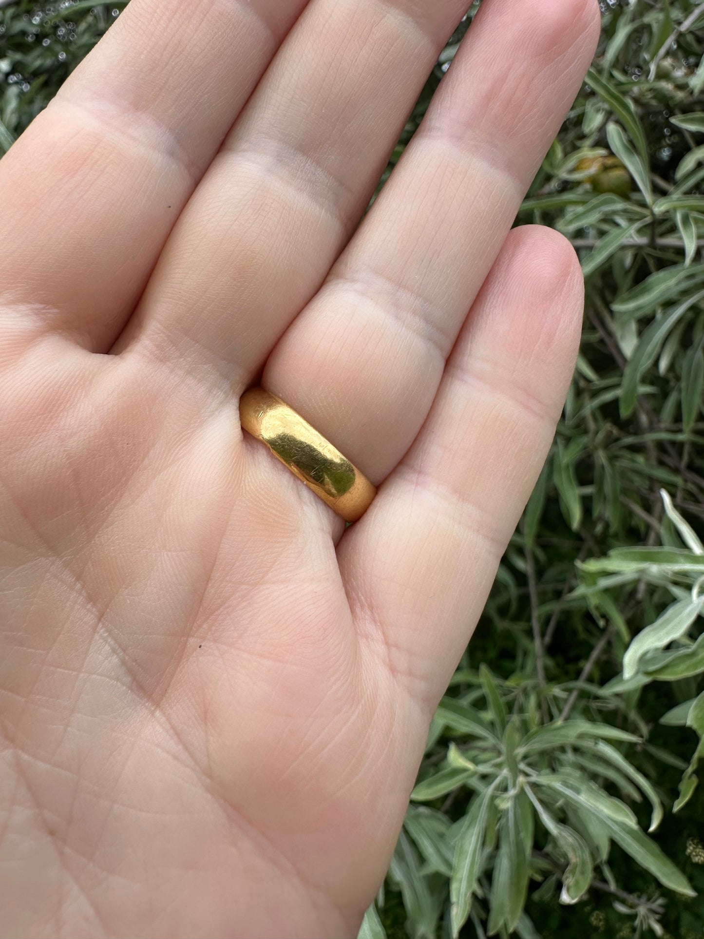 Vintage 22ct Gold band- D shape