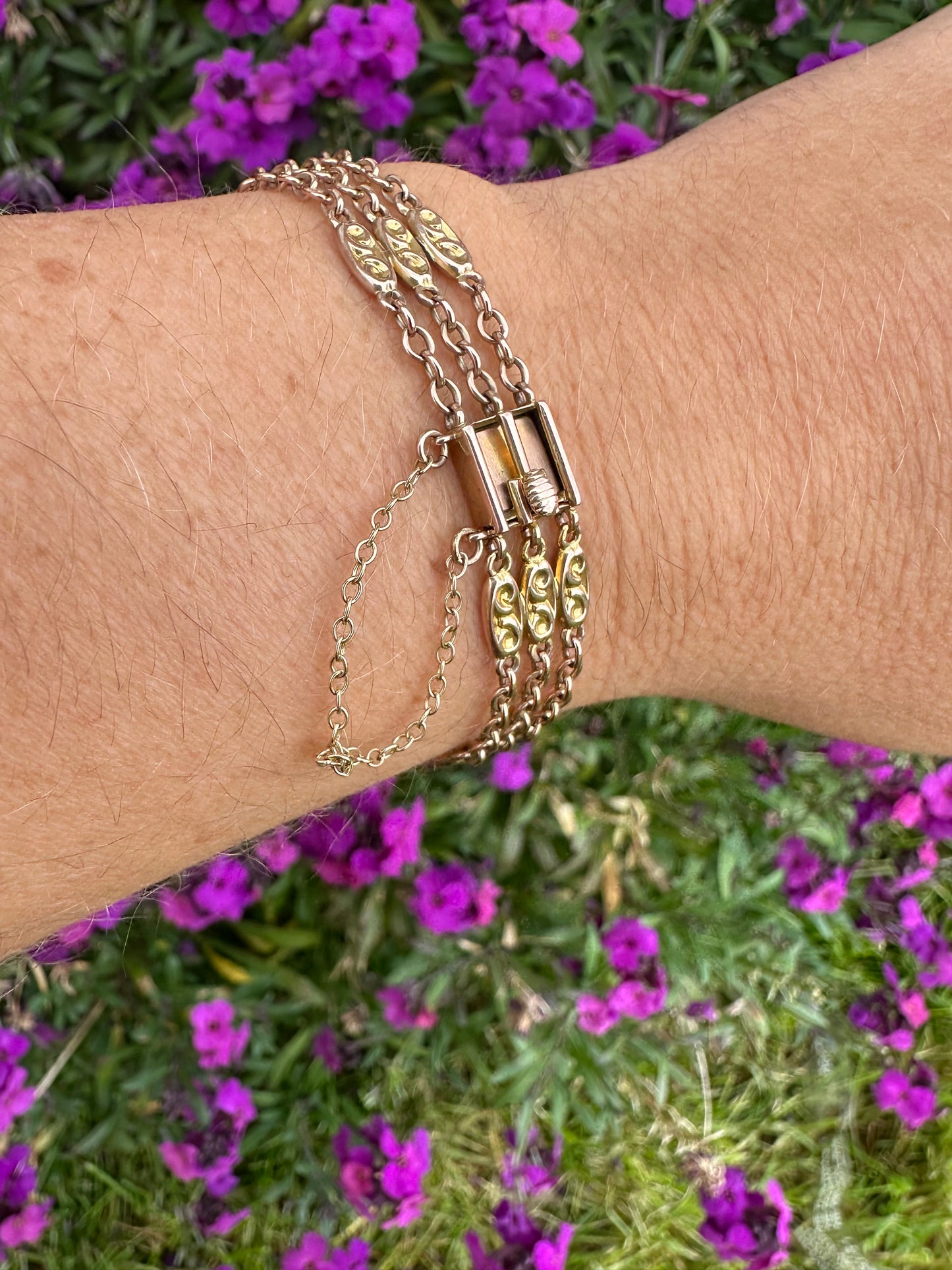 10ct Gold Oval and cable link bracelet