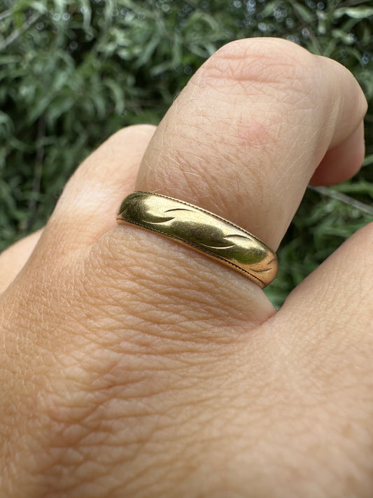 Vintage 18ct Gold patterned band