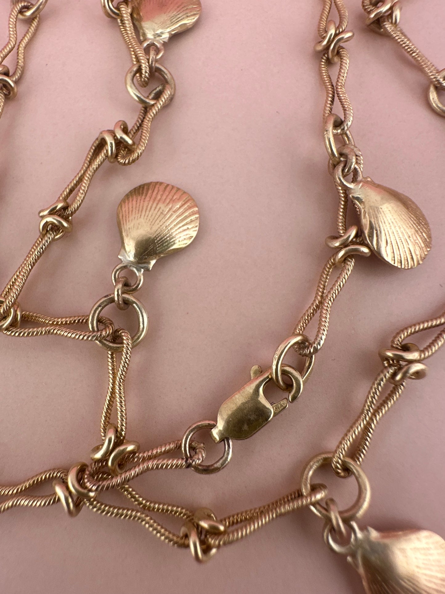 Vintage 9ct Gold Infinity Link chain with 14ct Shells