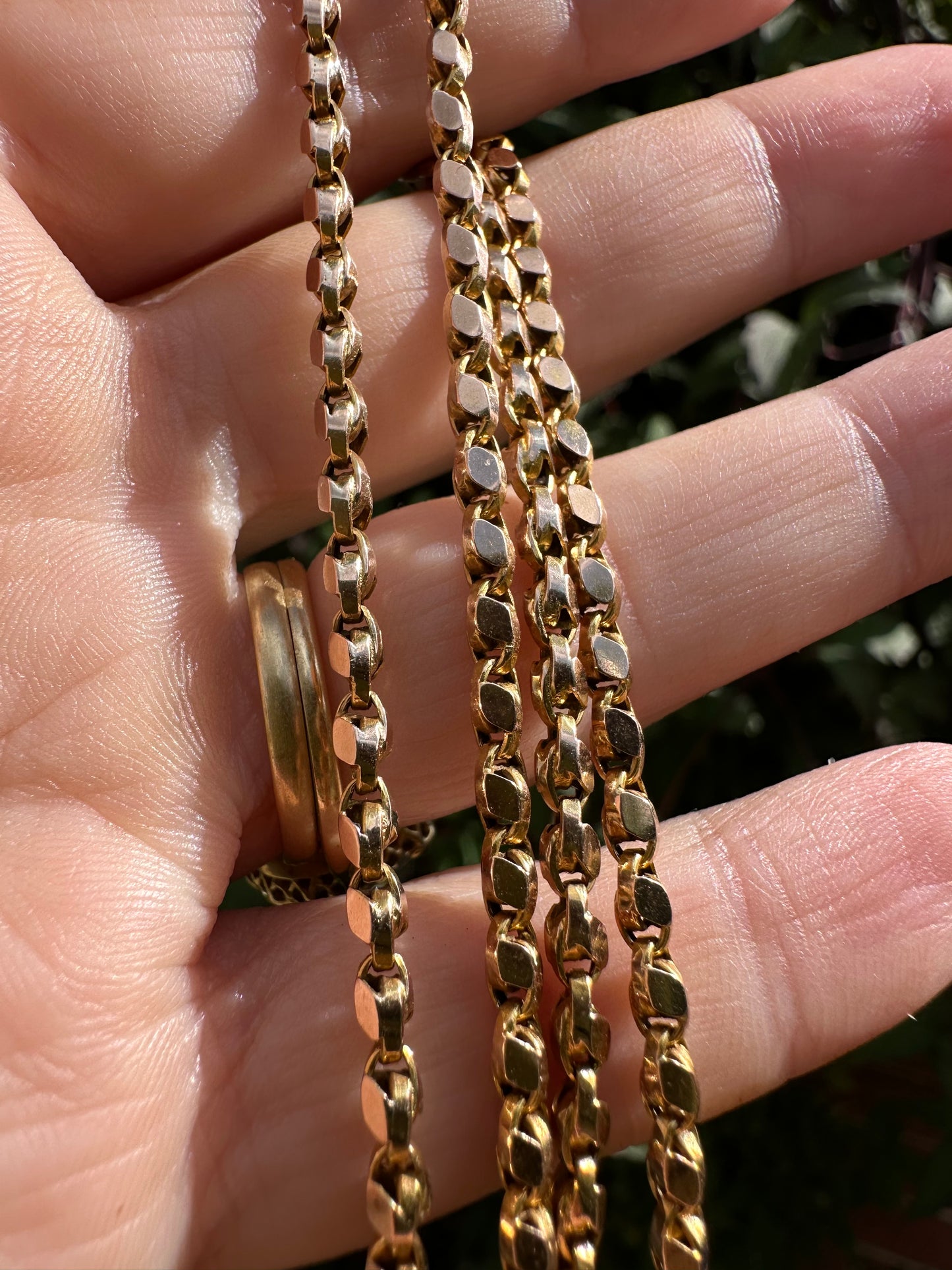 Antique 9ct Yellow gold Flat Faceted tulip chain with bolt clasp