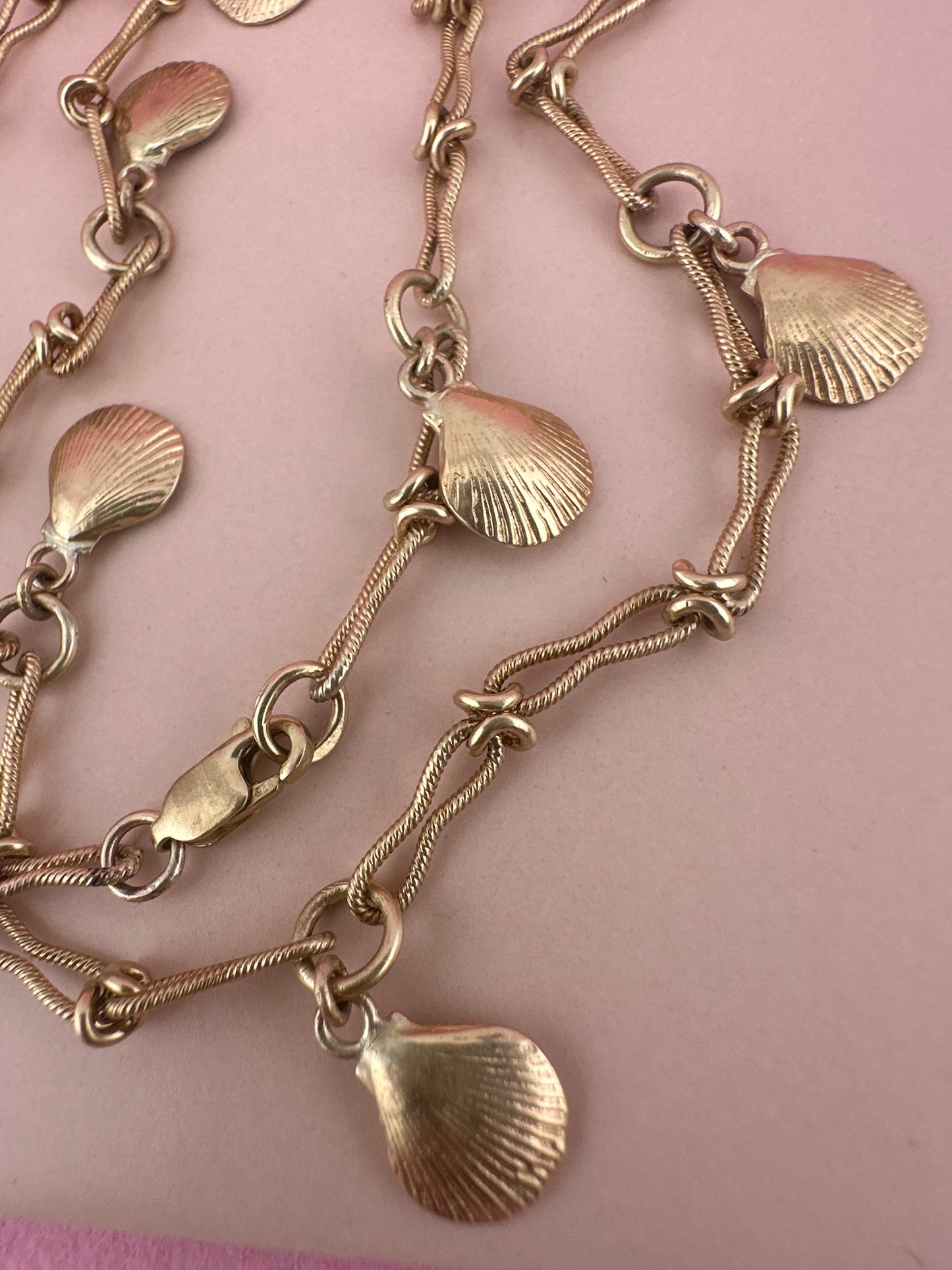 Vintage 9ct Gold Infinity Link chain with 14ct Shells