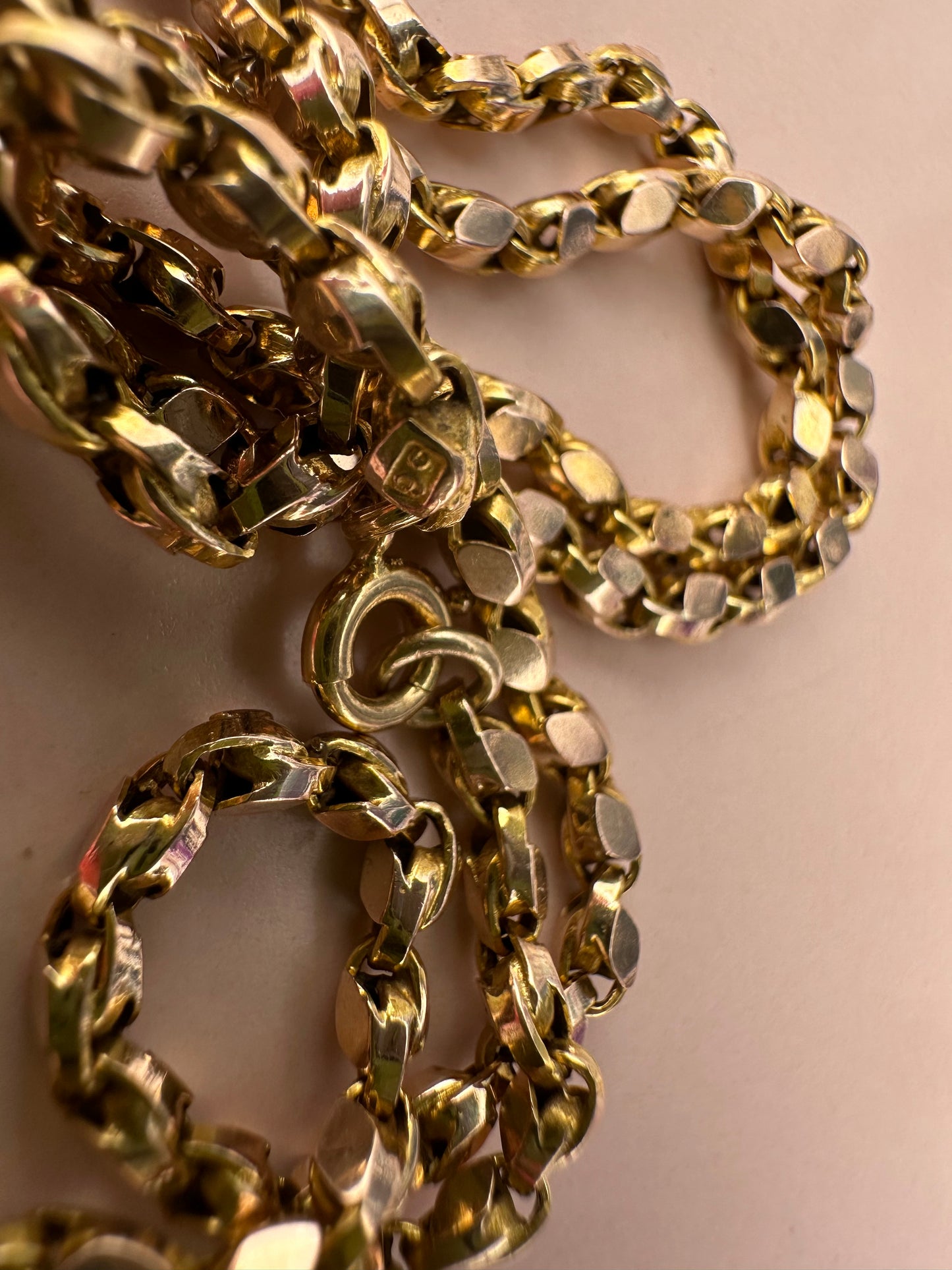 Antique 9ct Yellow gold Flat Faceted tulip chain with bolt clasp