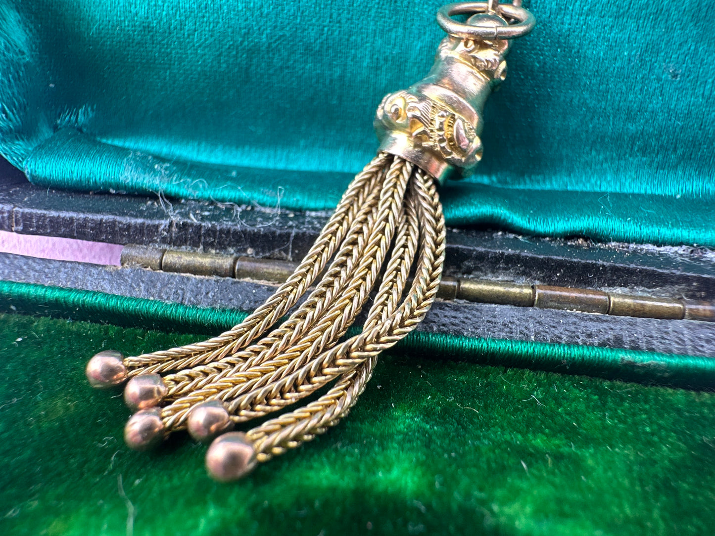 Antique 9ct Gold Tassel pendant