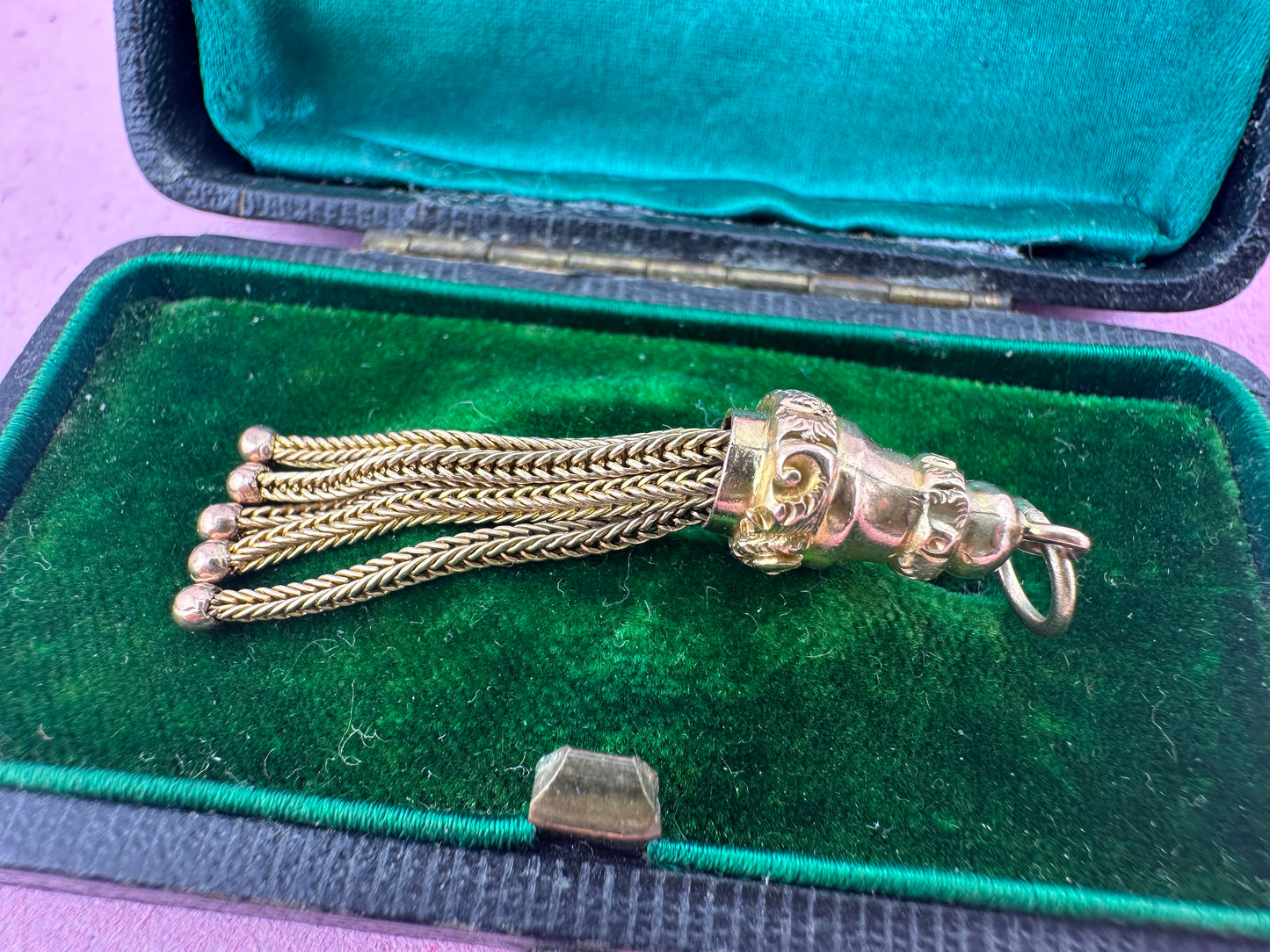 Antique 9ct Gold Tassel pendant