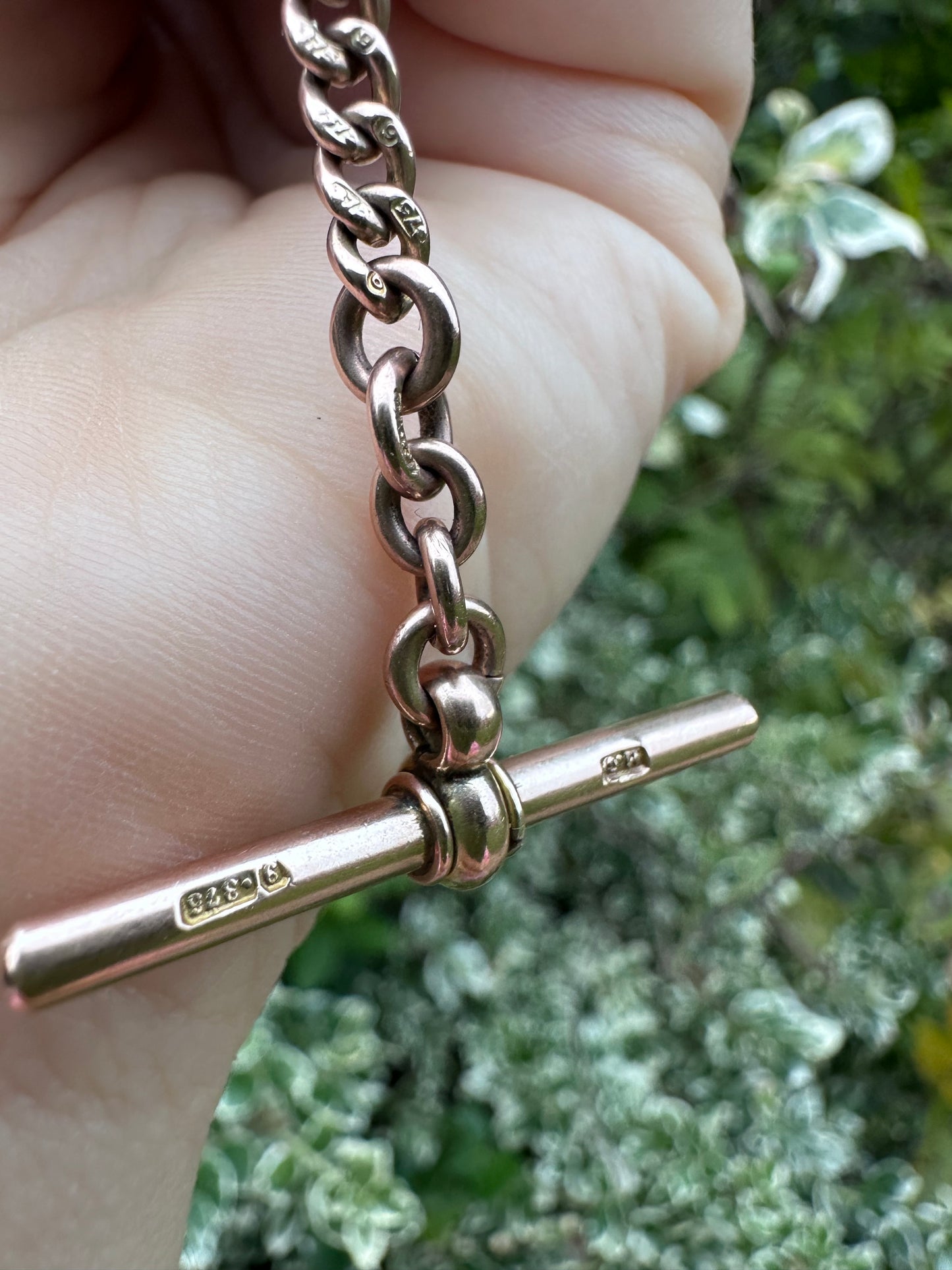 Antique 9ct Gold Swivel T-Bar on a chain