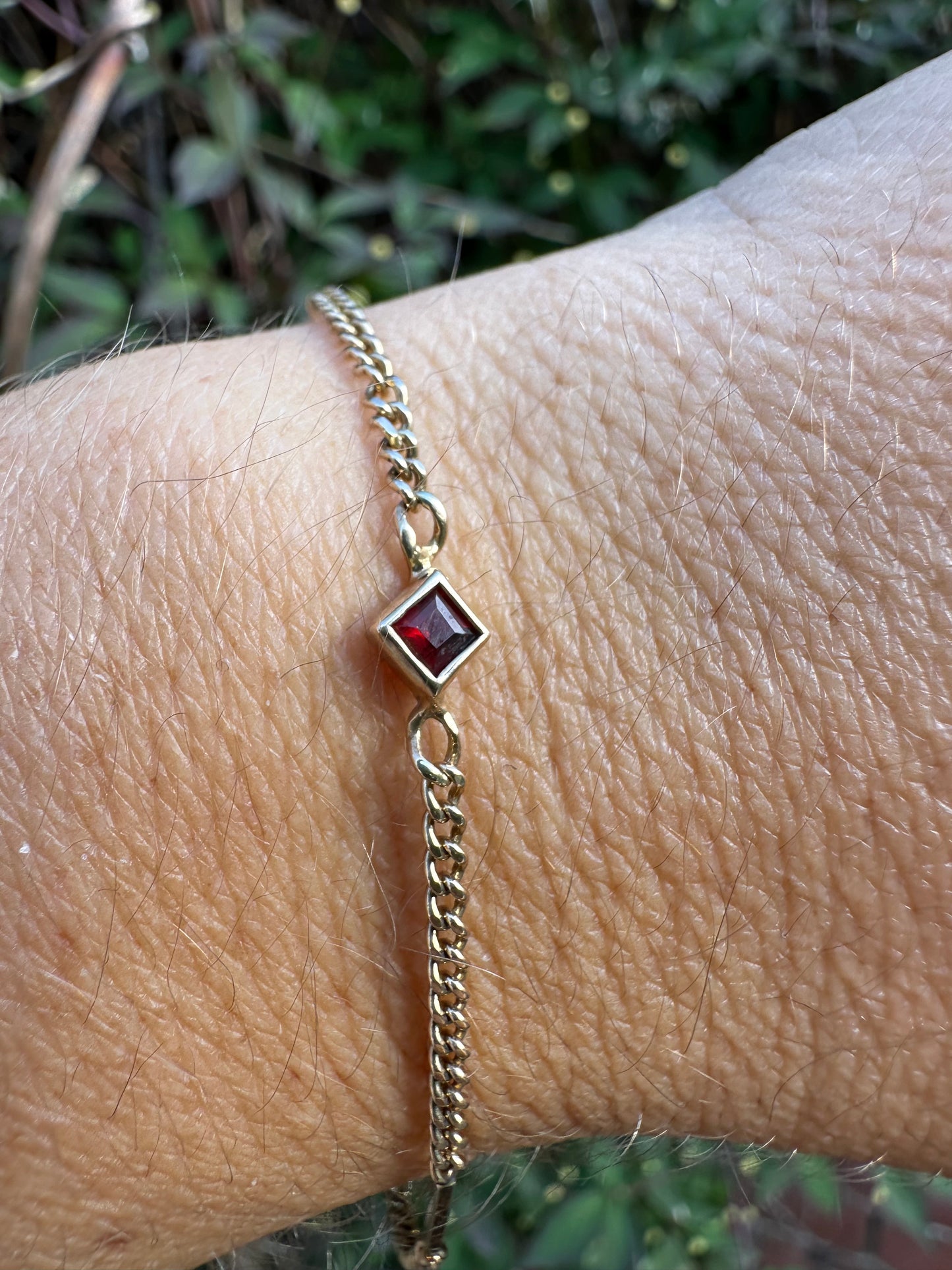Vintage 9ct Gold Garnet and Bar station bracelet