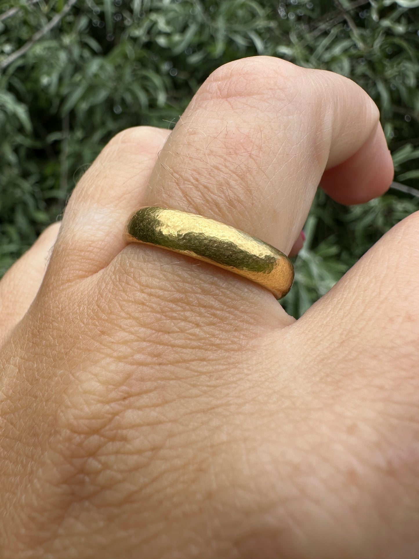 Antique 22ct Gold Hammered texture band