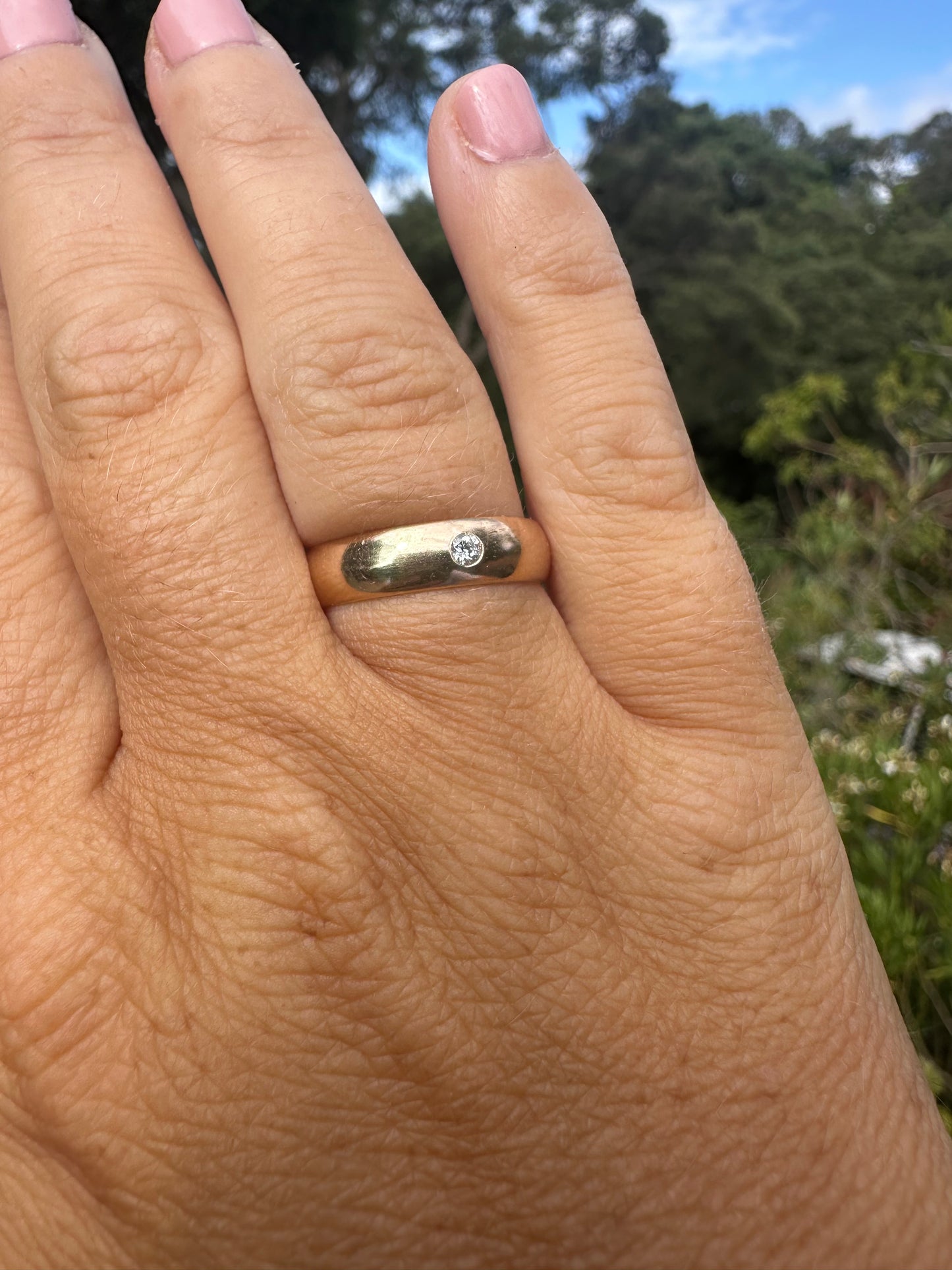 Vintage 14ct gold band with Flush set Diamond