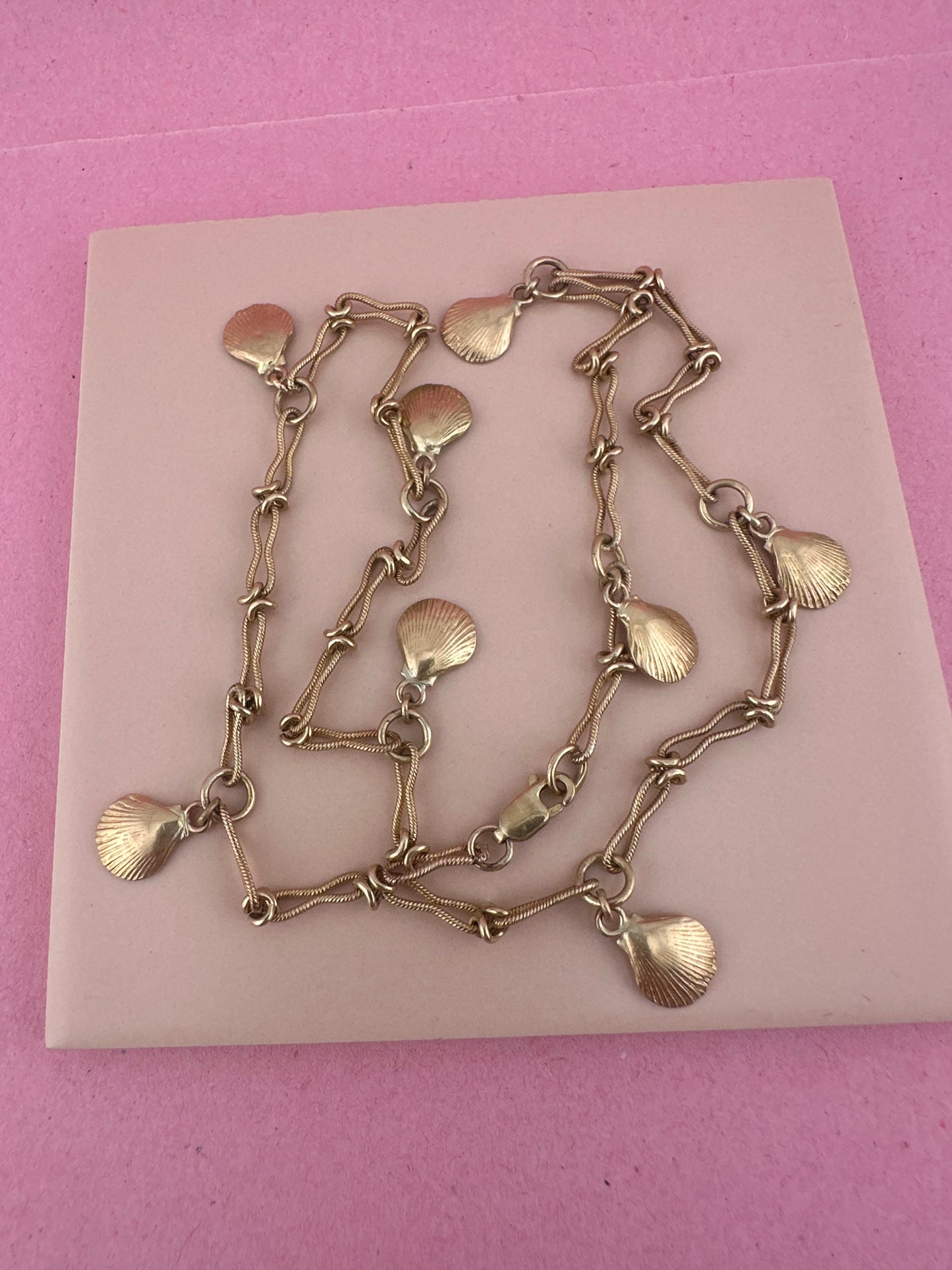 Vintage 9ct Gold Infinity Link chain with 14ct Shells