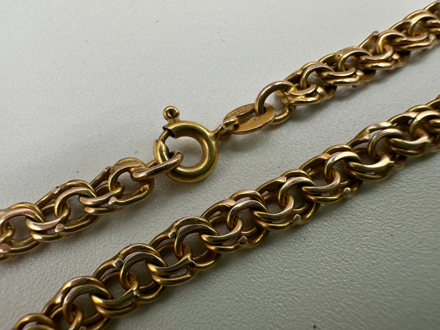 Vintage 9ct yellow Gold figure of 8 chain