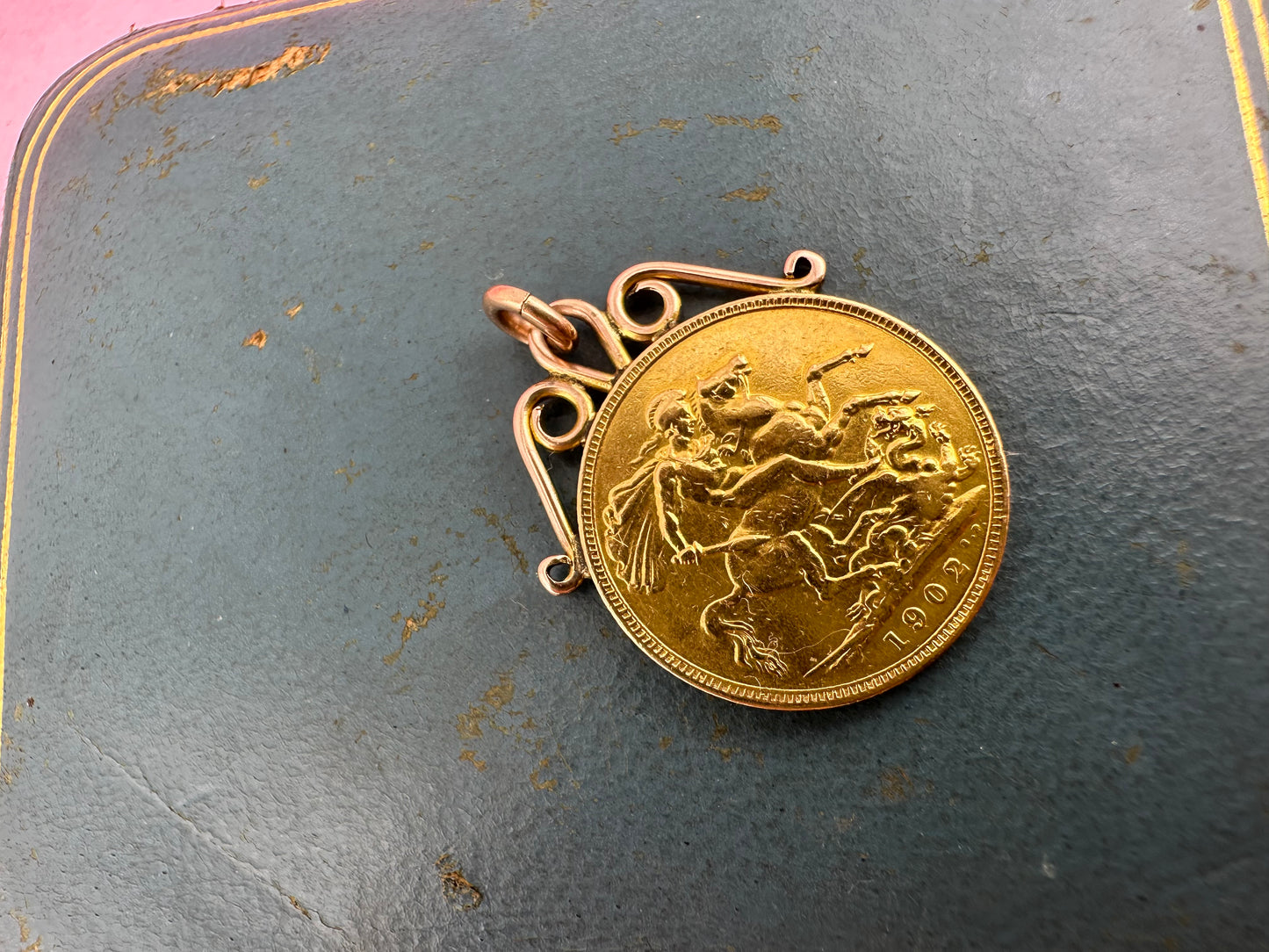 22ct Gold 1902 Full Sovereign with 9ct gold mount