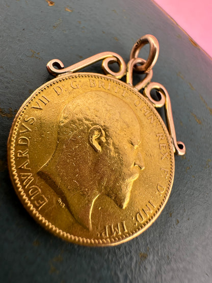 22ct Gold 1902 Full Sovereign with 9ct gold mount