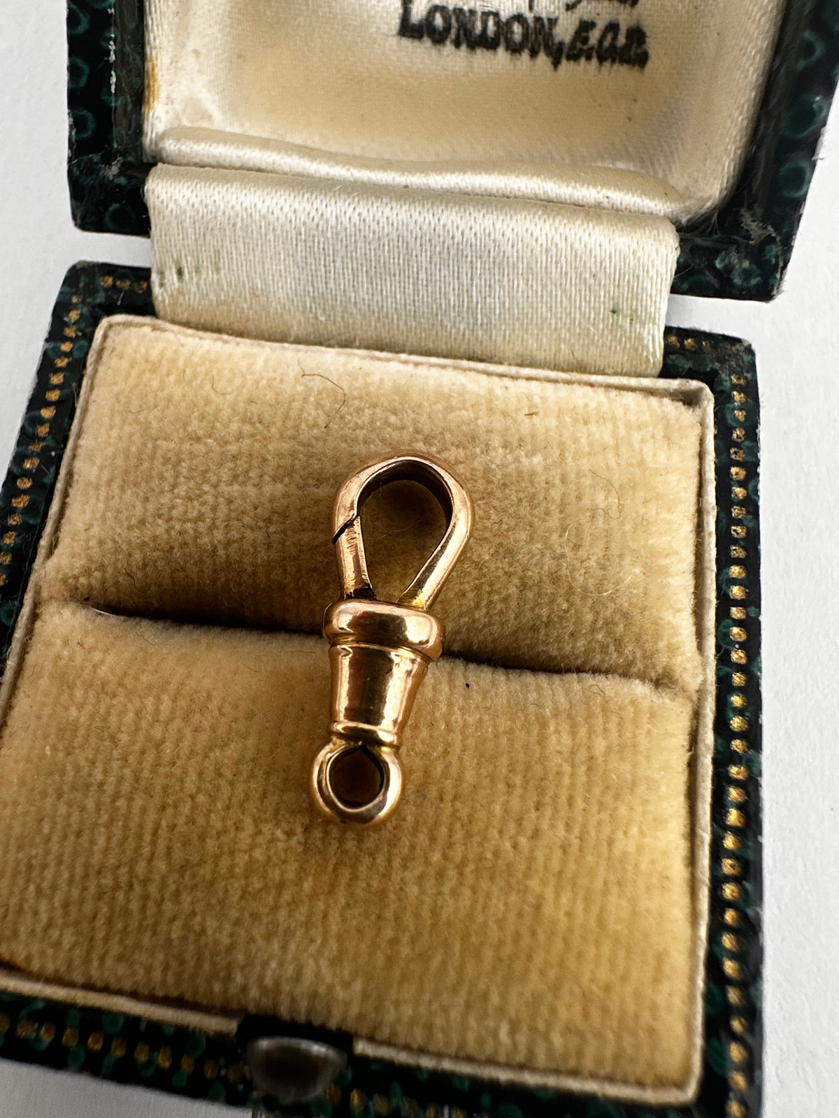 Antique 9ct Peachy gold dog clip