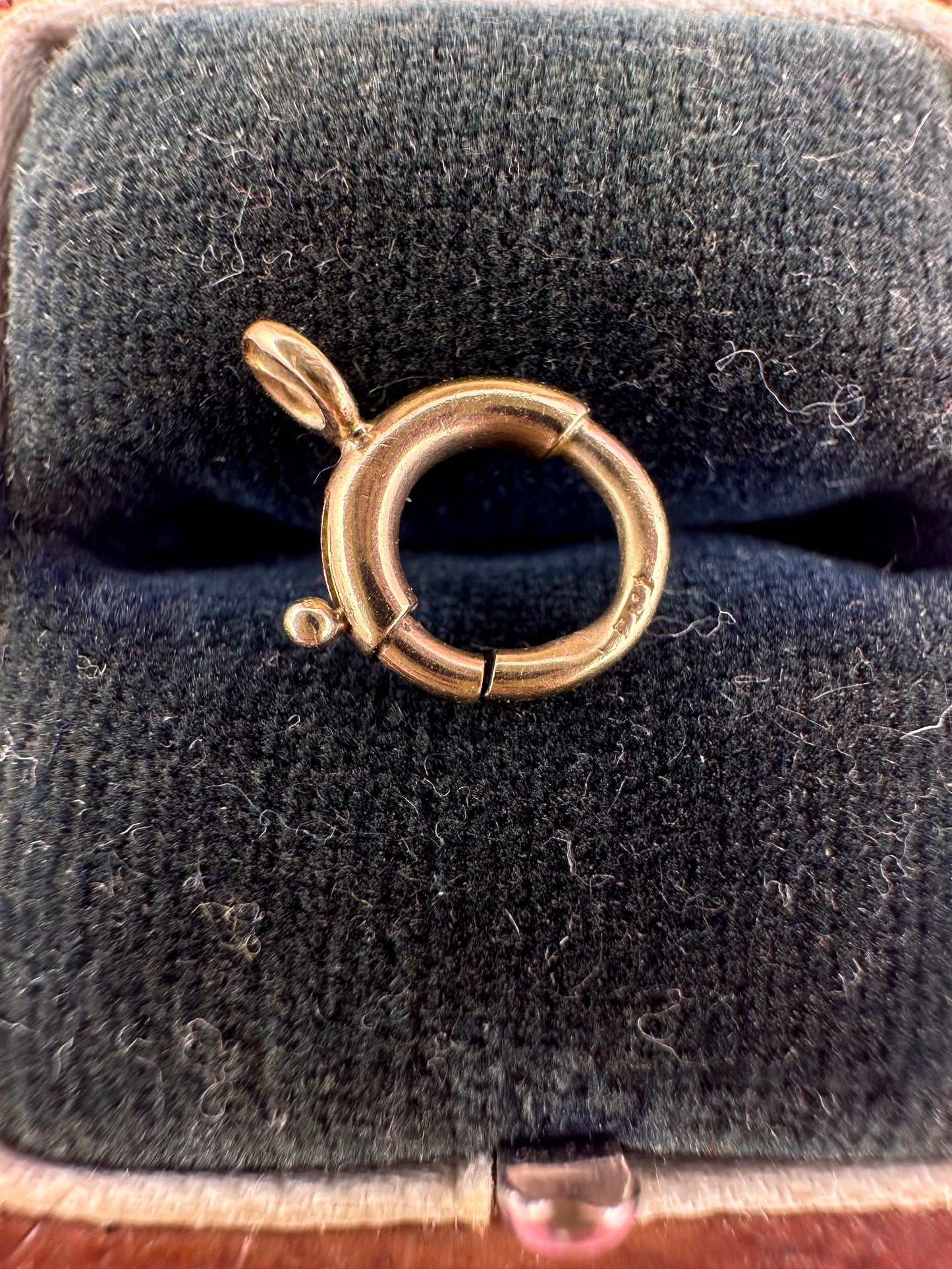 Antique 9ct gold bolt clasp