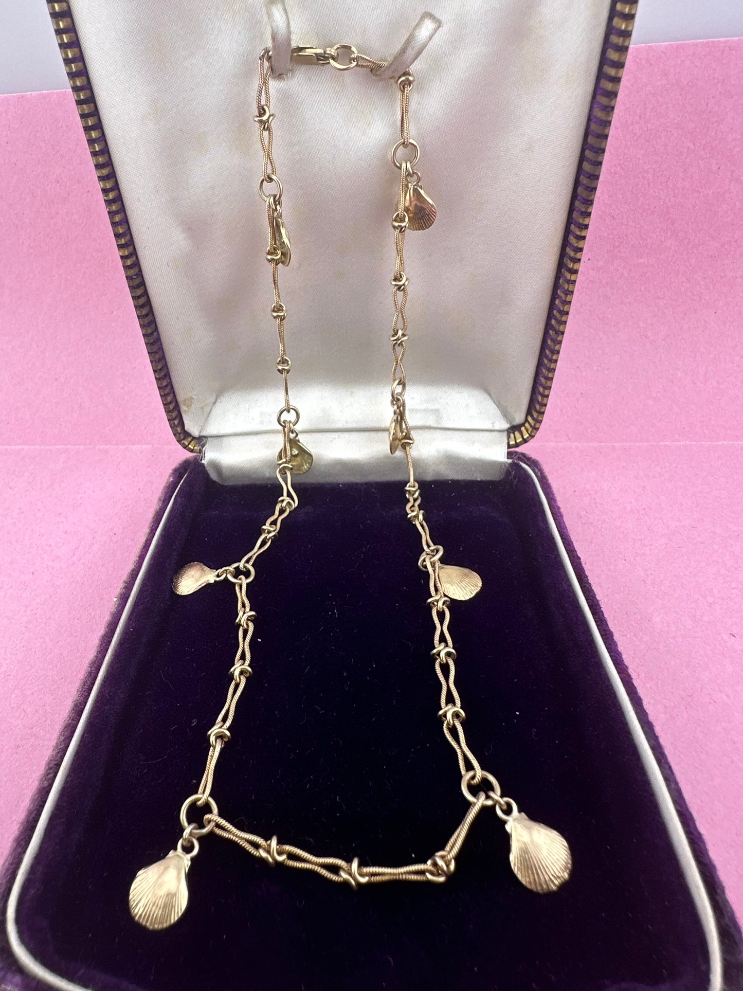Vintage 9ct Gold Infinity Link chain with 14ct Shells